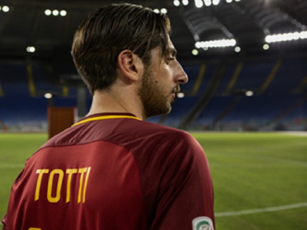 Speravo de morì prima, Pietro Castellitto e Totti nella prima clip