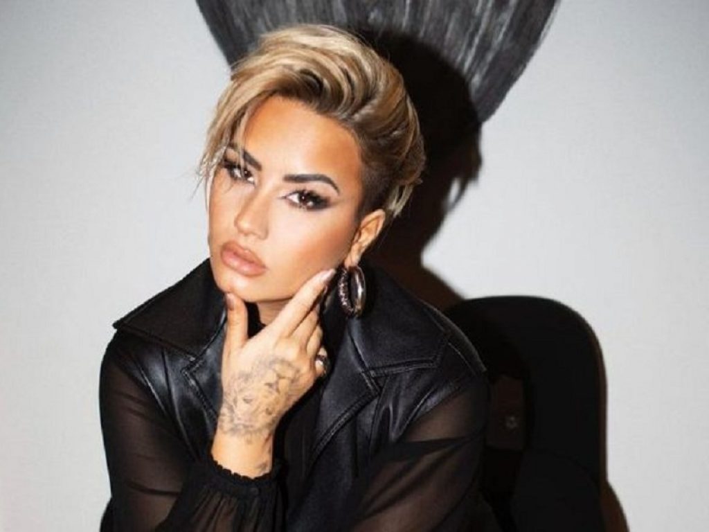Demi Lovato fa outing e rivela ai fan di essere pansessuale: "Mi piace qualsiasi essere umano, ora accetto me stessa"