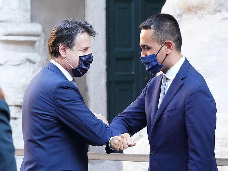 Tensione nel Movimento 5 stelle dopo la rielezione di Mattarella al Quirinale. Di Maio attacca Conte, Di Battista lo difende: “Vigliacco accusarlo”