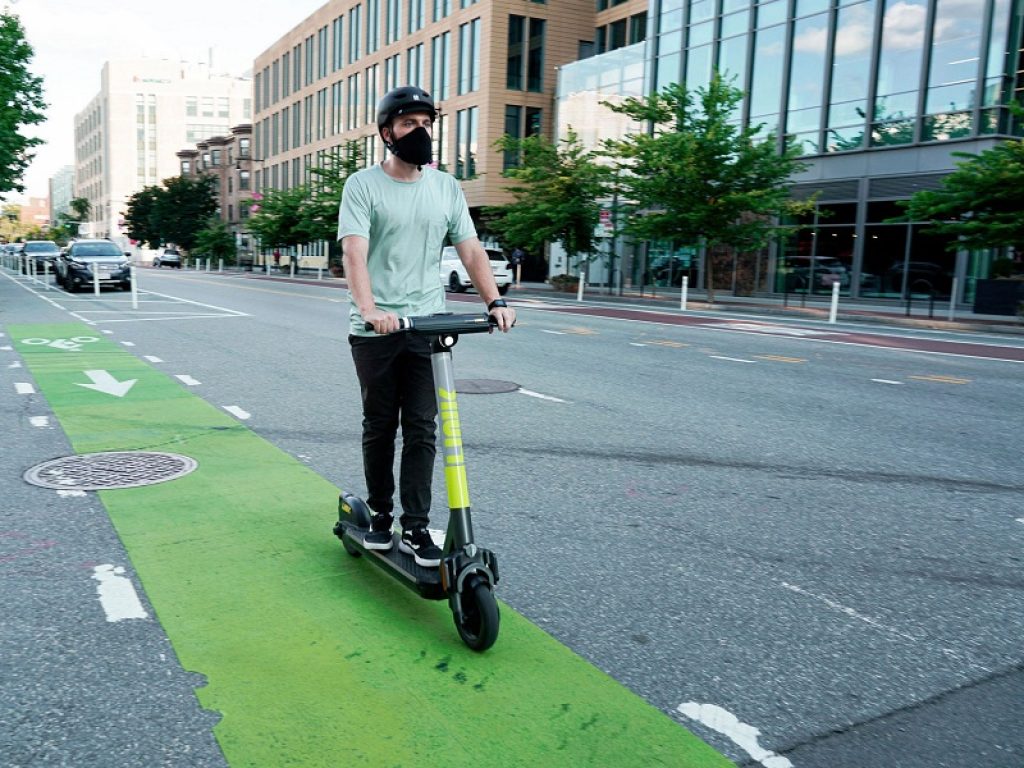 LINK, azienda di monopattini elettrici in sharing nata presso il MIT di Boston, sbarca sul lungomare di Ostia con una flotta di 150 mezzi