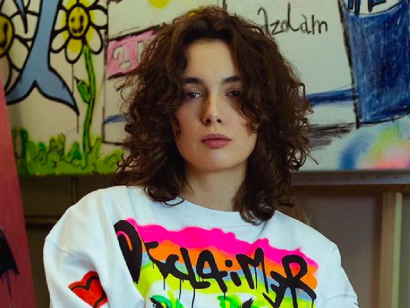 Madame torna con un brano che vede la collaborazione di Sfera Ebbasta: il singolo intitolato "Tu mi hai capito" è sulle piattaforme streaming