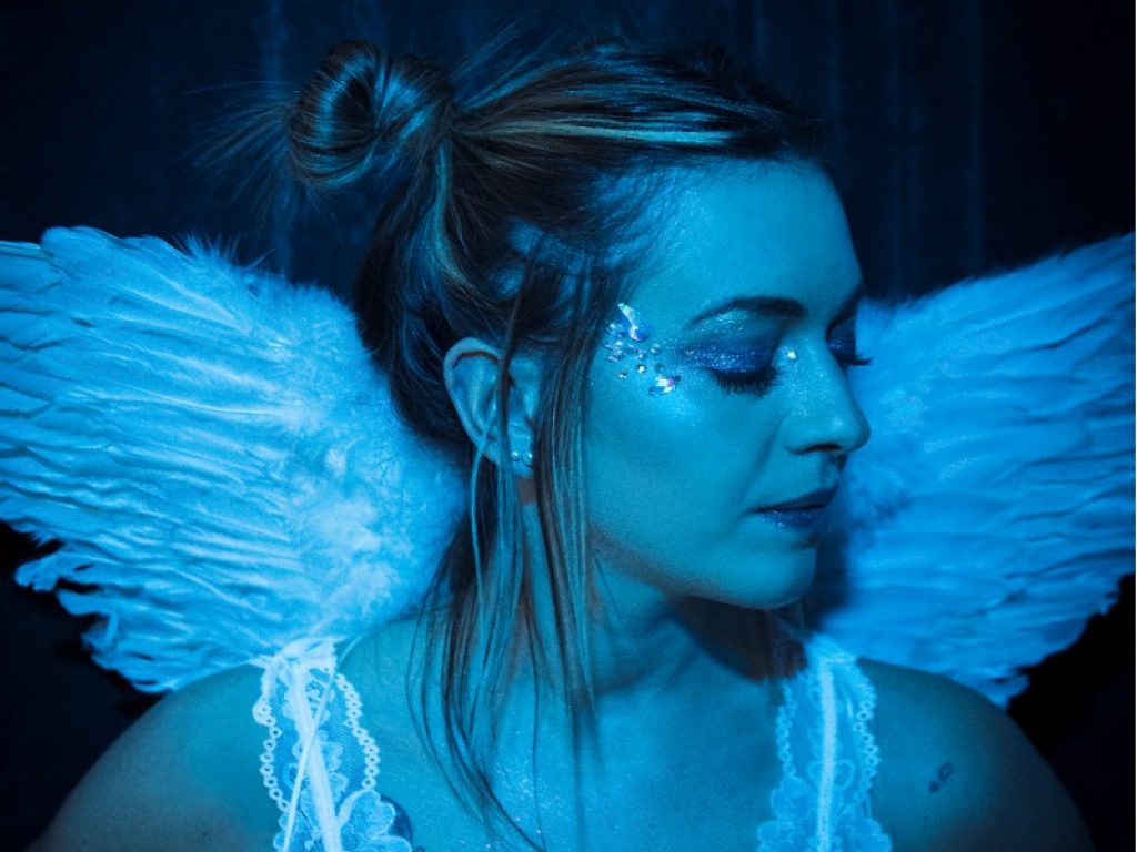 "Stai con me" è il nuovo singolo di Oana