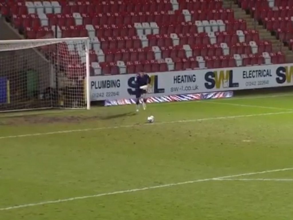 La rete da 96 metri di distanza di Tom King entra nel Guinness dei Primati: il portiere del Newport ha segnato direttamente su rinvio dal fondo