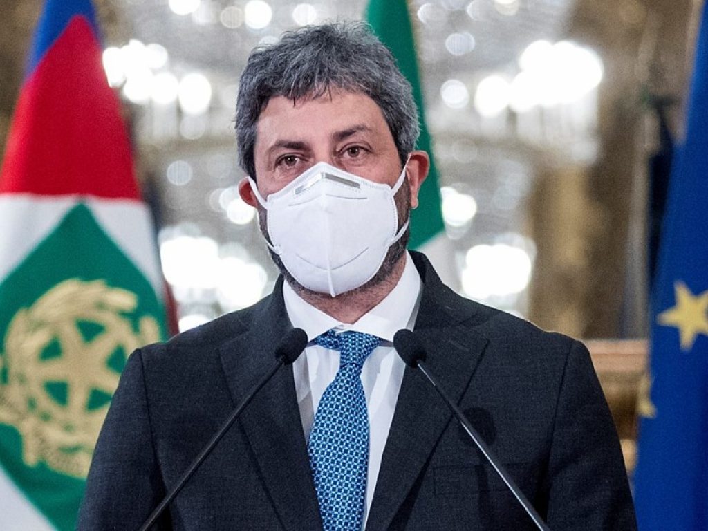 Il presidente della Camera Roberto Fico farà un secondo giro di consultazioni per risolvere la crisi di governo: "Confronto con partiti sui temi"