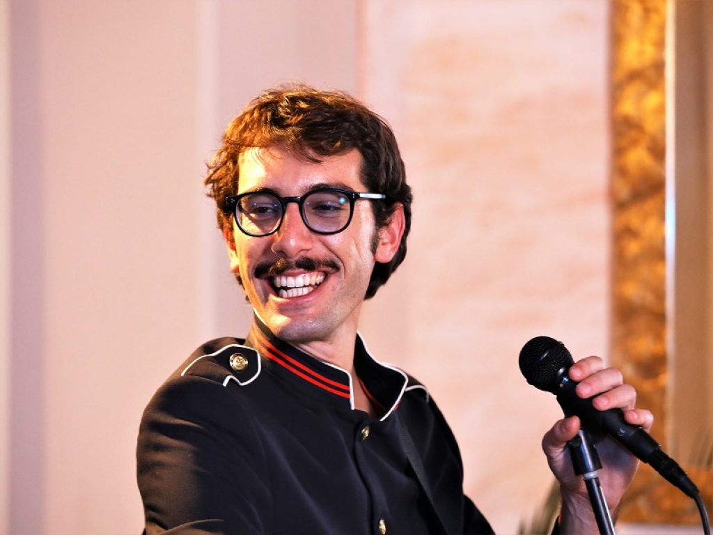 Ruggero online con il nuovo singolo "Hey"