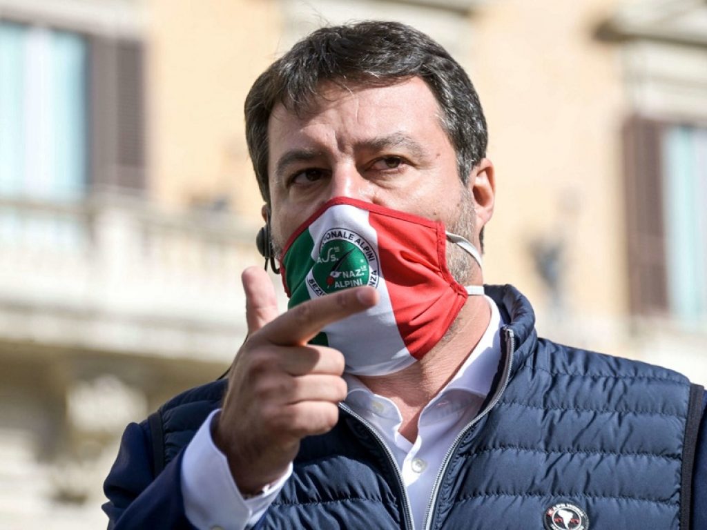 Il leader della Lega Matteo Salvini: "Ho scritto a Draghi, è sbagliato rifinanziare il Reddito di Cittadinanza e tagliare le pensioni"