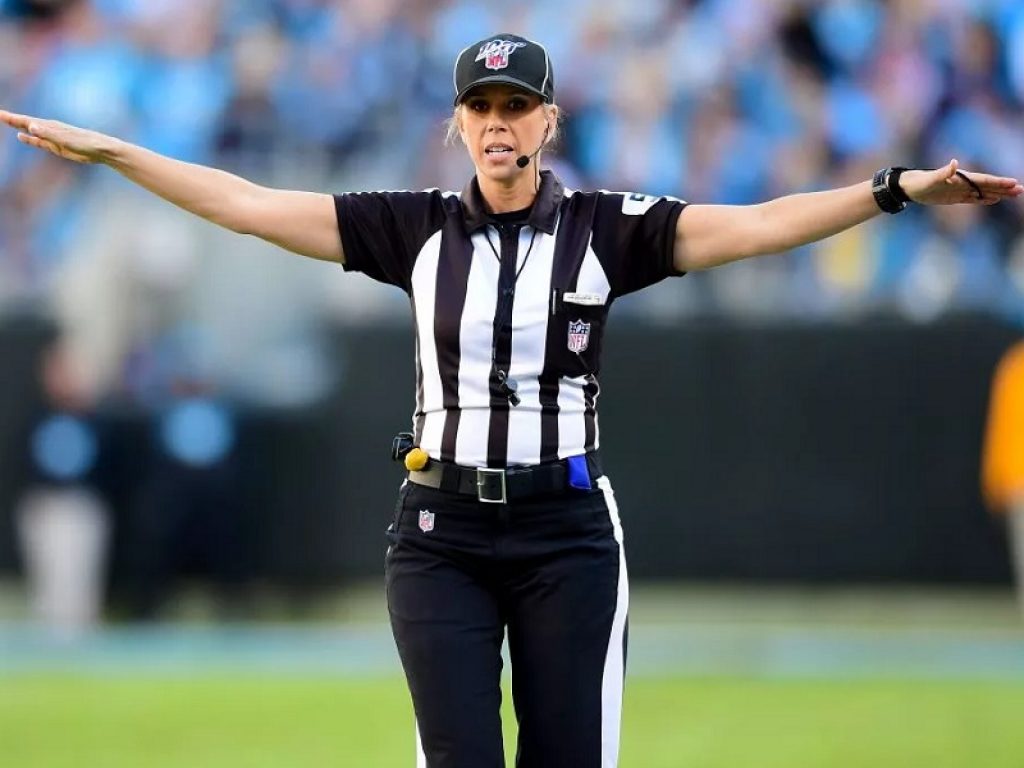 Sarah Thomas arbitro al Super Bowl, è la prima donna nella storia della NFL