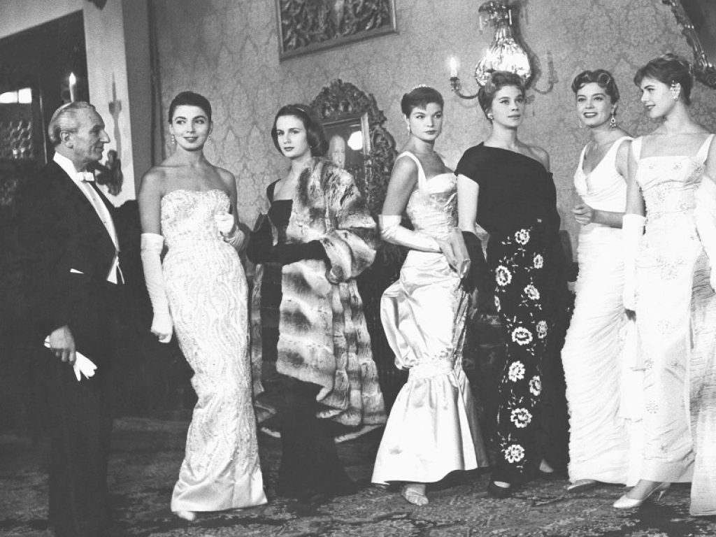 La prima sfilata di Moda Italiana compie 70 anni: il 12 febbraio 1951 la storica presentazione di abiti nella sala da ballo di Villa Torrigiani a Firenze