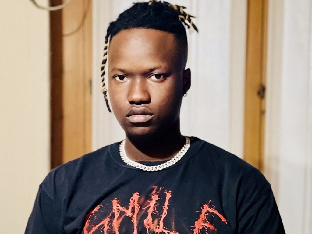 Mboss torna sulle piattaforme digitali con il nuovo singolo “Caje”: l'artista di origine senegalese immortala le strade dei quartieri