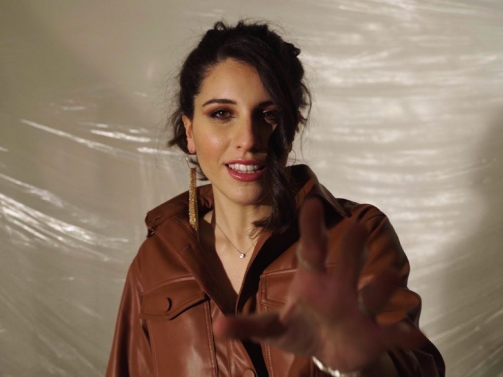 Micaela online con il video di "Buongiorno amore"