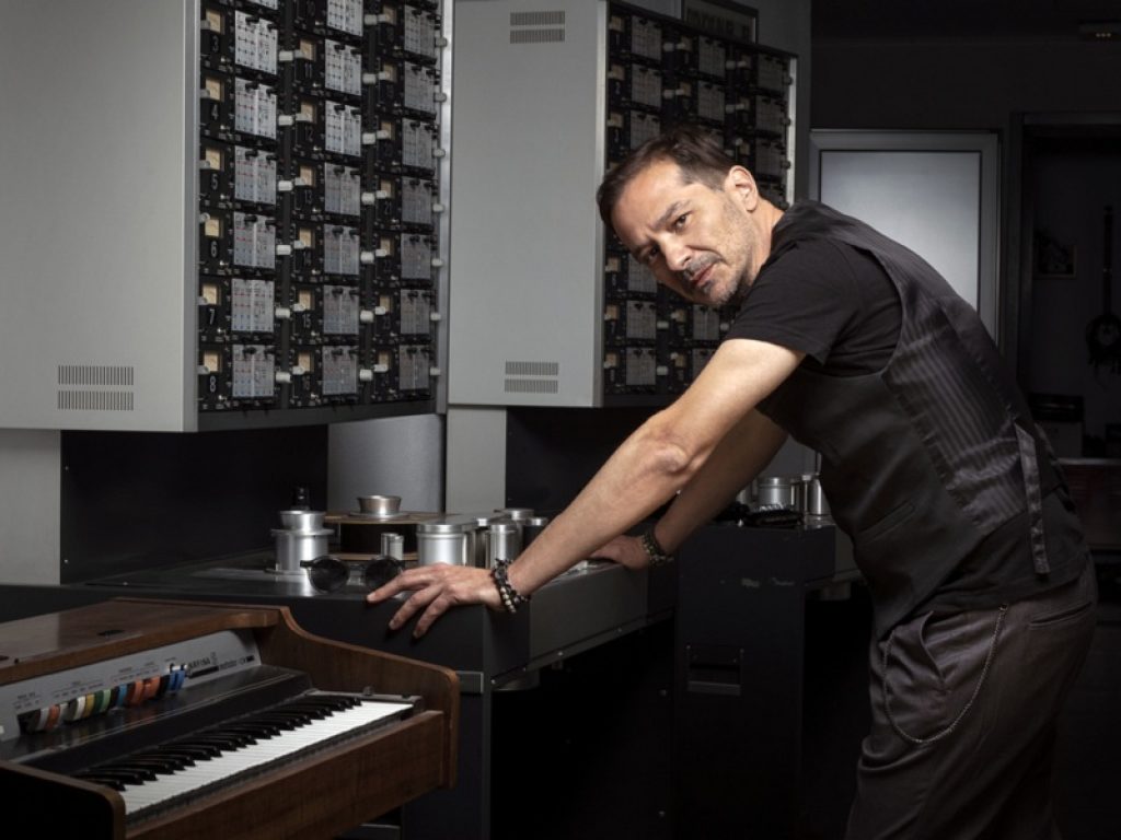 Roberto Lobbe Procaccini debutta con l'album "Verticale"