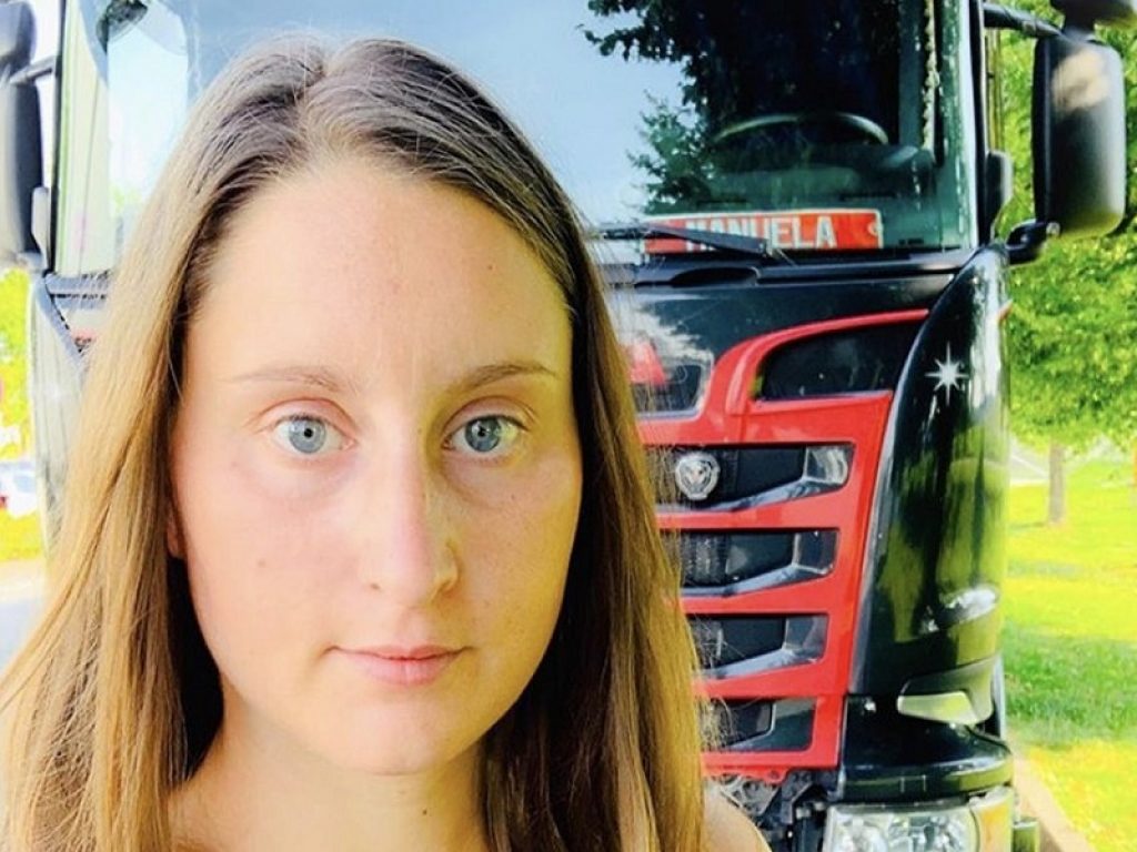 Manuela Brunner di Kurtatsch, in provincia di Bolzano, è la camionista dell'anno: ha vinto il Sabo Rosa, il premio assegnato ogni 8 marzo alle autiste