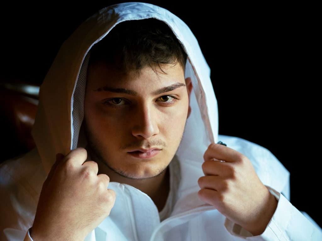 "Mai più" è il nuovo brano di Achille