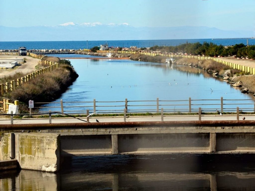 Varianti del Covid trovate nelle acque di scarico italiane