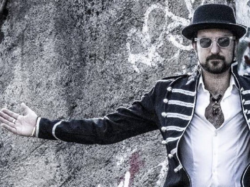 Andrea Annecchini online con "Gerbere in dicembre"