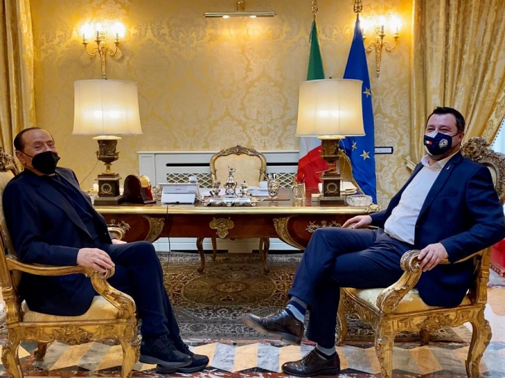 Dopo la svolta europeista Matteo Salvini faccia a faccia con Silvio Berlusconi: l'obiettivo sarebbe quello di portare la Lega nel Partito Popolare Europeo