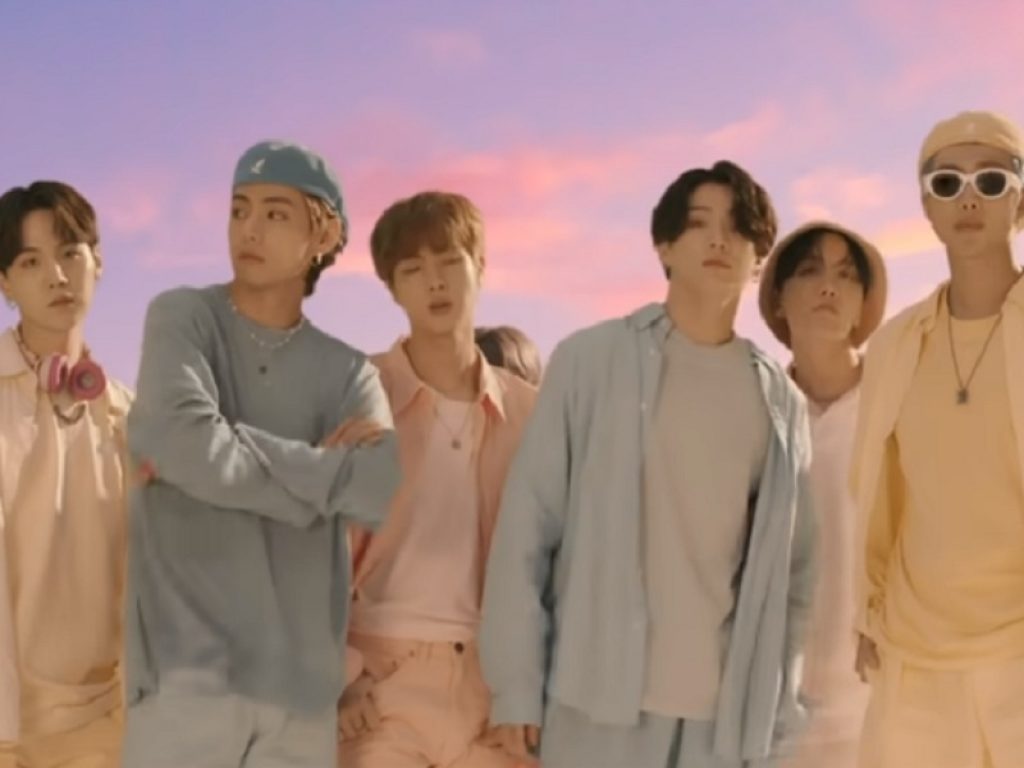 I vestiti usati dai BTS in Dynamite venduti all'asta