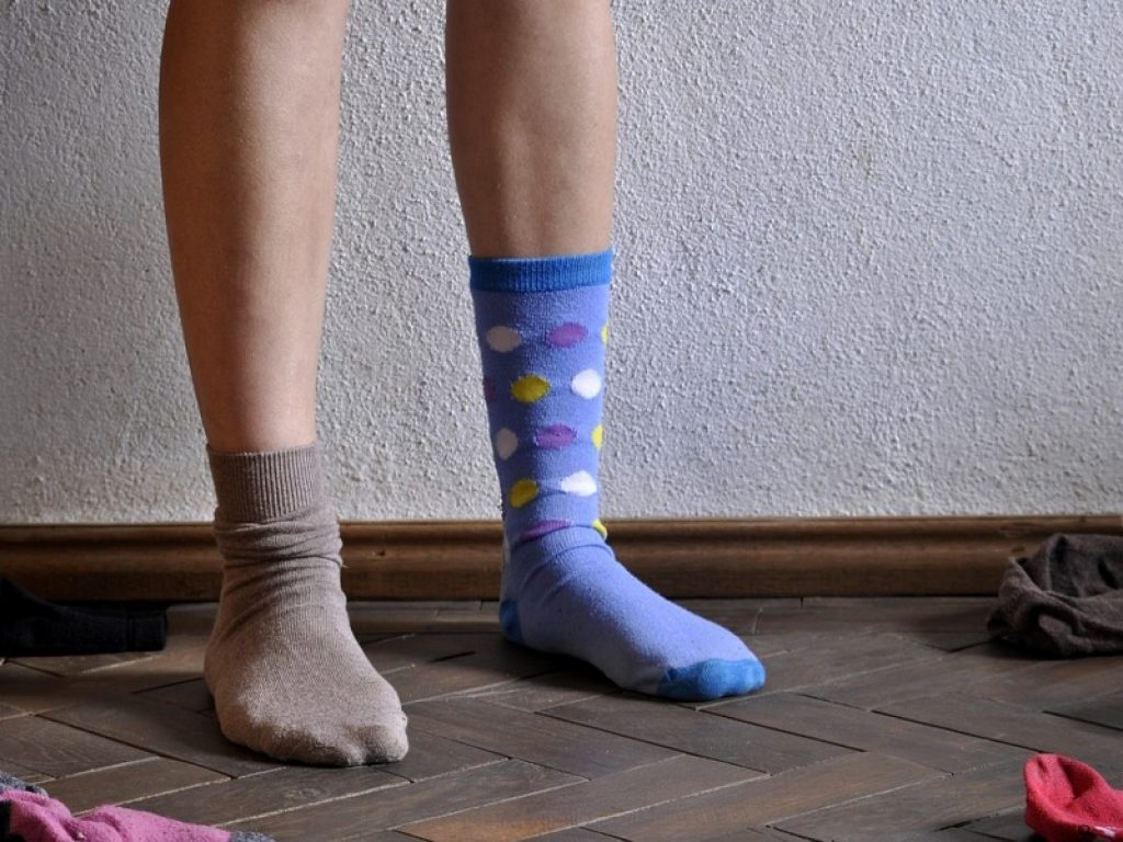 Giornata dei calzini spaiati è sfida sui social