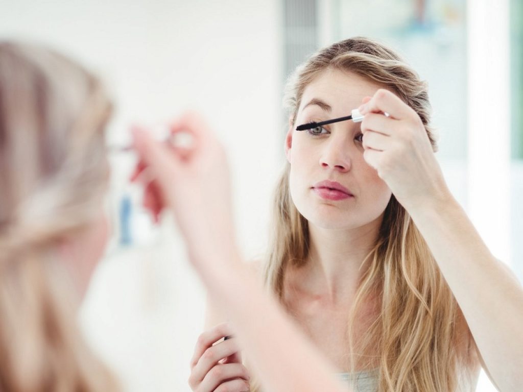 Le ciglia finte possono essere pericolose per la salute