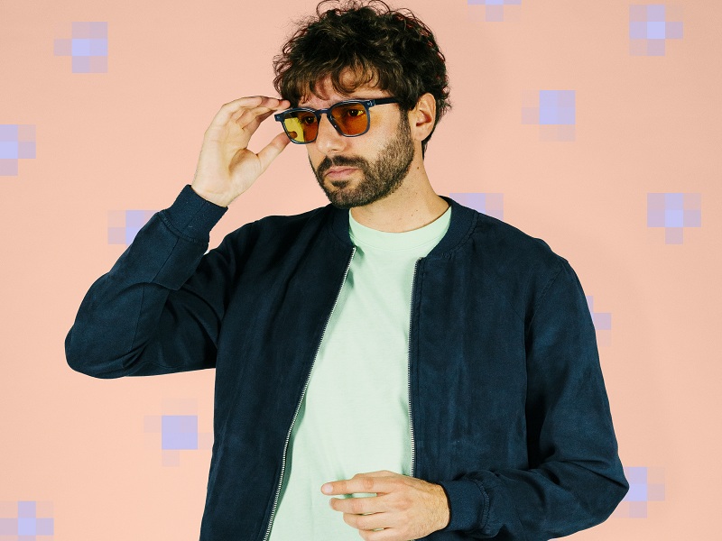 "Pubblicità" è il nuovo album in uscita il 1° aprile: fuori per Garrincha Dischi, è già disponibile in preorder nelle preziose versioni CD e Vinile