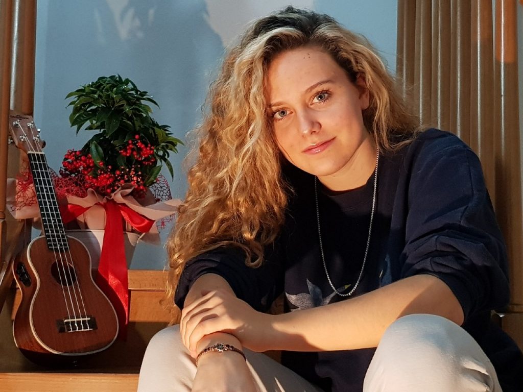 Claudia Sacco online con il nuovo singolo "Emma"