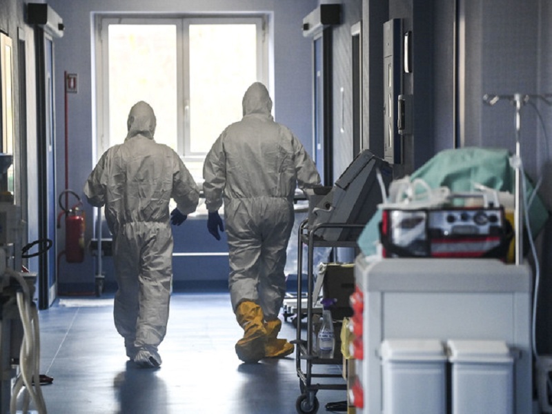 Covid-19, studio italiano: l’uso di enoxaparina in fase precoce migliora le condizioni cliniche e riduce i giorni di ricovero