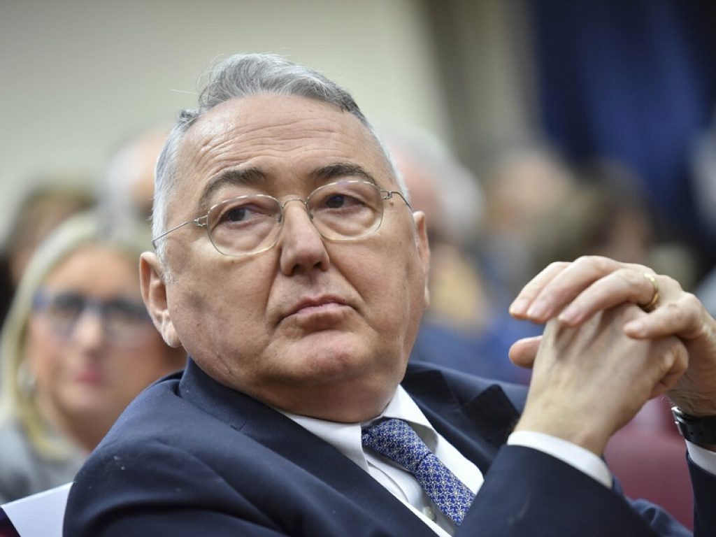 Il deputato Emilio Carelli lascia il Movimento 5 stelle e approda al Gruppo Misto: “Ha perso l’anima, troppe persone incompetenti”