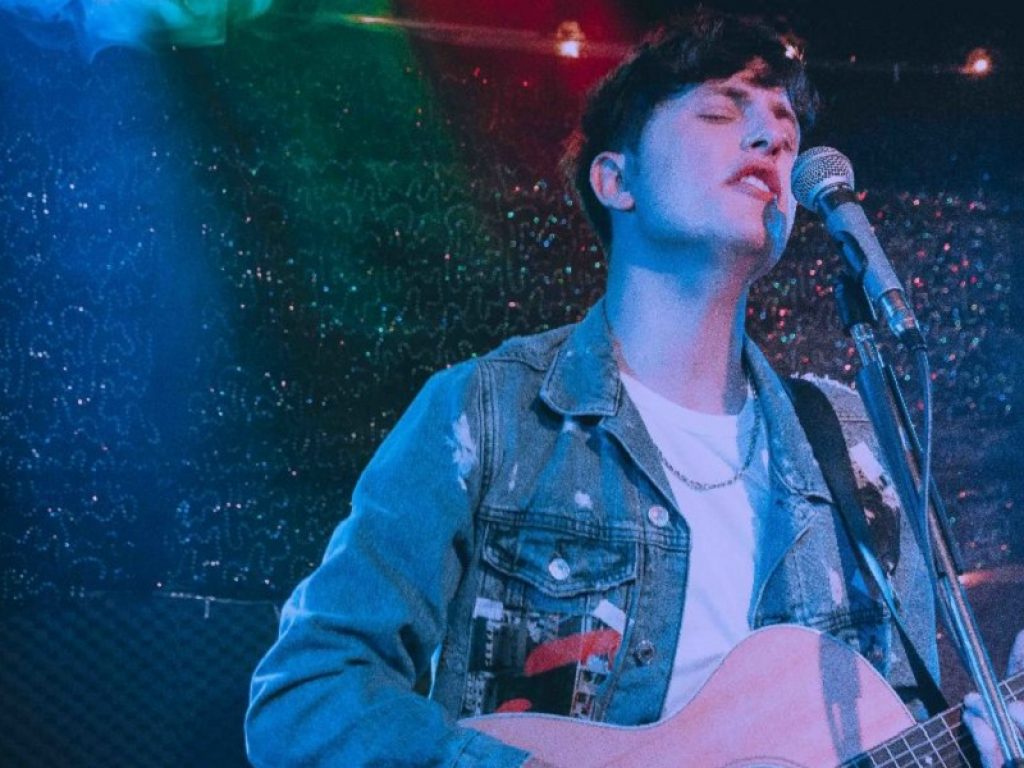 Gabriele Esposito online con il video di "Post malore"