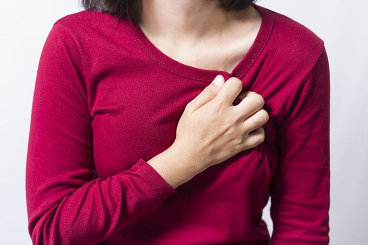 Il trattamento dei pazienti ritenuti affetti da infarto STEMI con inibitori di P2Y12 prima di arrivare in ospedale non riduce il rischio di eventi avversi cardiovascolari