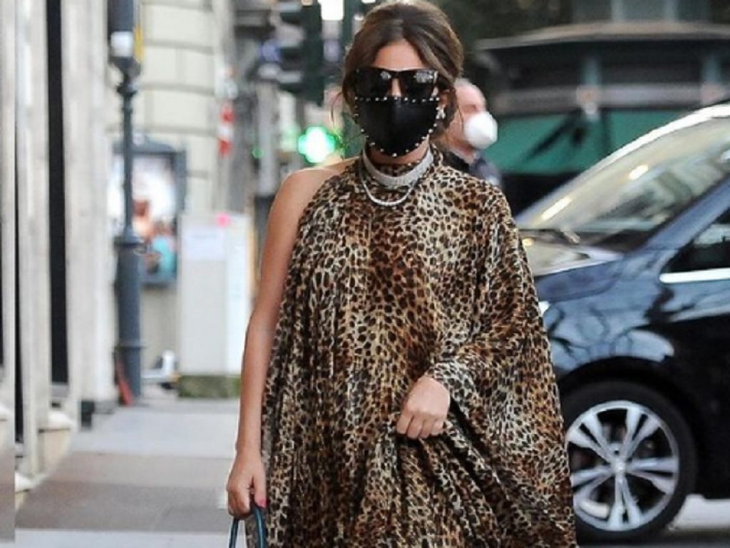 Lady Gaga per le strade di Roma in abito maculato