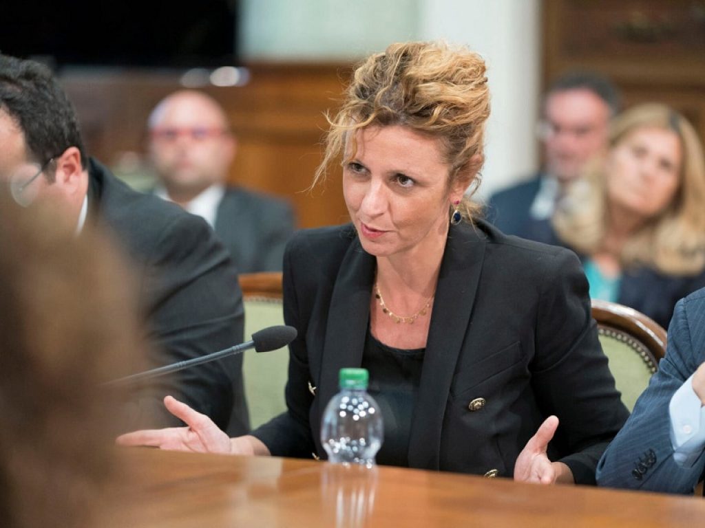 Caos nel M5s dopo la raffica di espulsioni, Barbara Lezzi annuncia: “Non mi vedo da nessuna altra parte, continuerò a ricorrere”