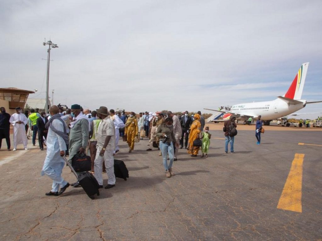 Timbuctù era rimasta senza collegamenti aerei da quando, nel 2012, la compagnia Air Mali aveva cessato la sua attività a causa del conflitto in corso nella zona