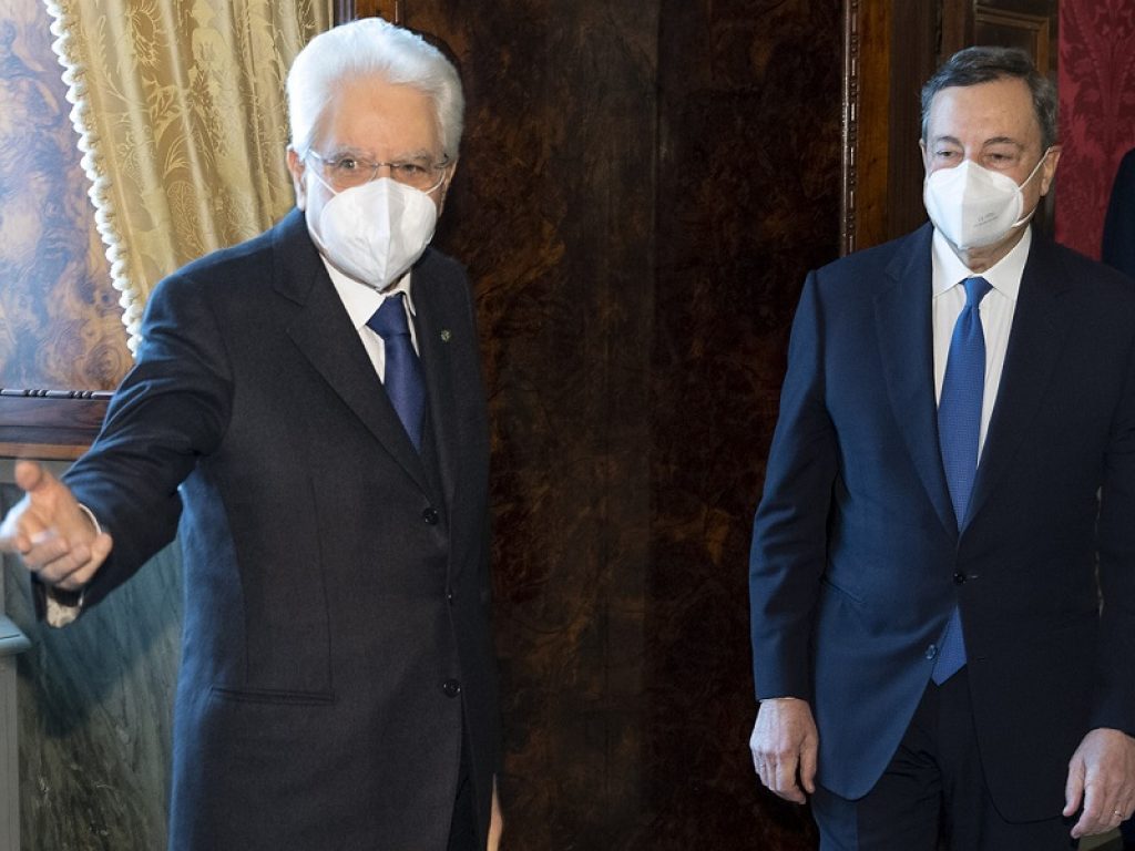 Oggi inizia il semestre bianco di Sergio Mattarella: a regolarlo è l'articolo 88 della Costituzione. Il dilemma dei partiti: o le ferie o i voti di fiducia