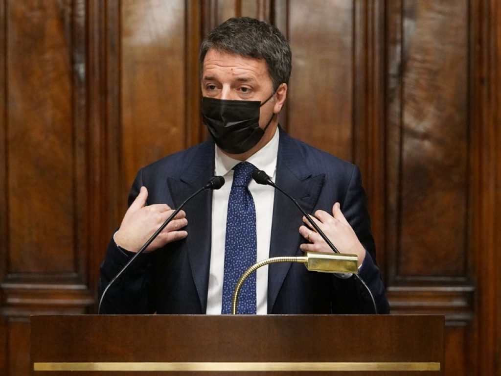 Corsa al Quirinale, parla Renzi: “Draghi al Colle se ha il sostegno dei partiti. Berlusconi non aveva i numeri, è stato sfruttato dai suoi”