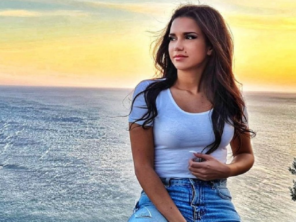 Medea, Marzi e Skarica online con "In the dark"