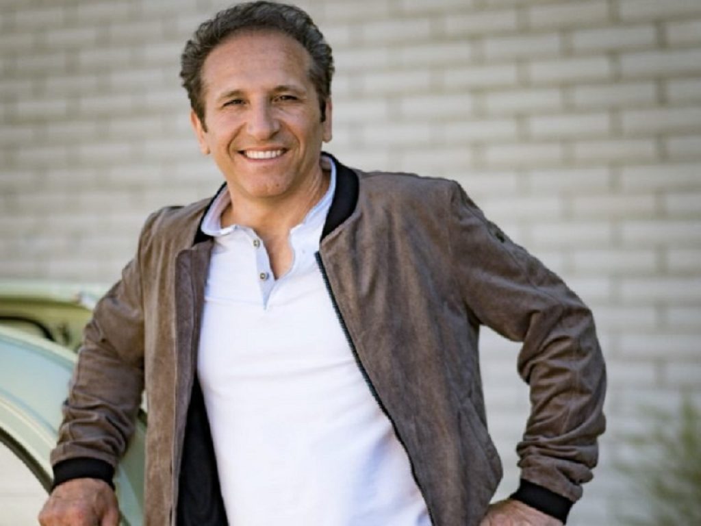 Michee pubblica il brano "Tu ce faci"