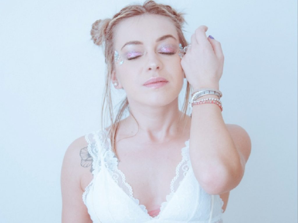 "I fiori del male" è l'album di esordio di Oana