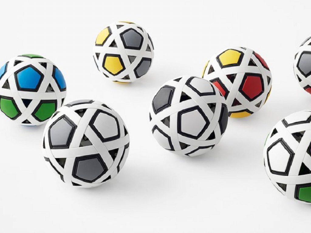 Nendo lancia il pallone che si costruisce da soli