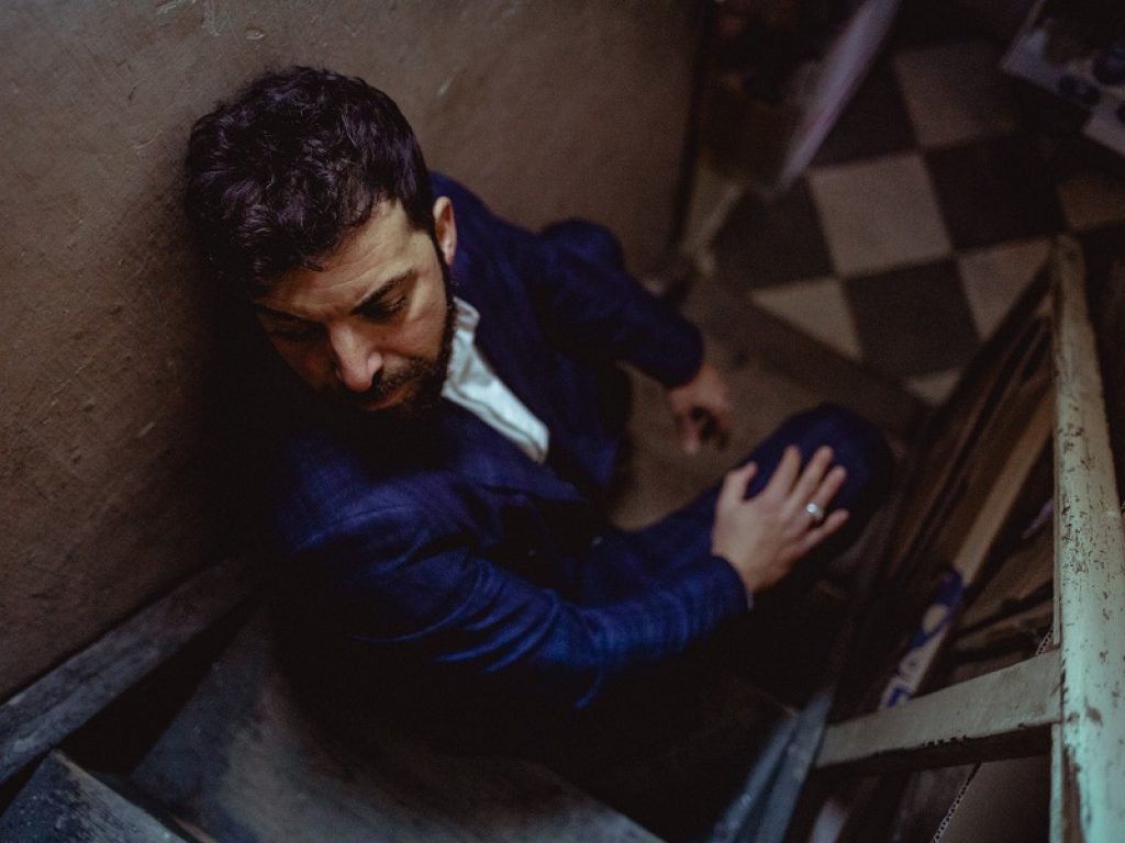 Petrolà canta "A piedi la notte"