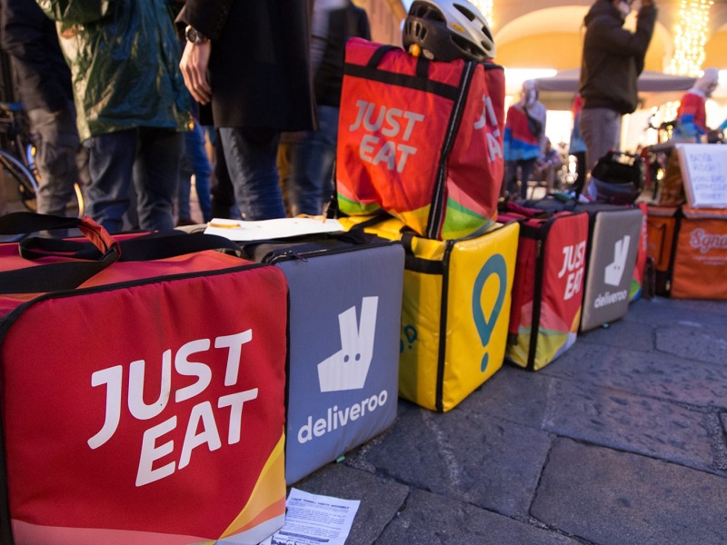 I rider non sono lavoratori occasionali: "Assumetene 60mila"