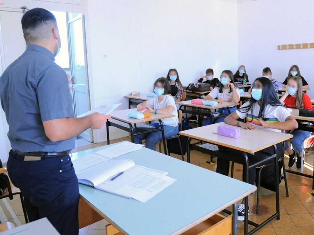 Green Pass obbligatorio per docenti e personale scolastico, Pro Vita & Famiglia: "Come ci aspettavamo, centinaia di segnalazioni. E’ il Green Caos"