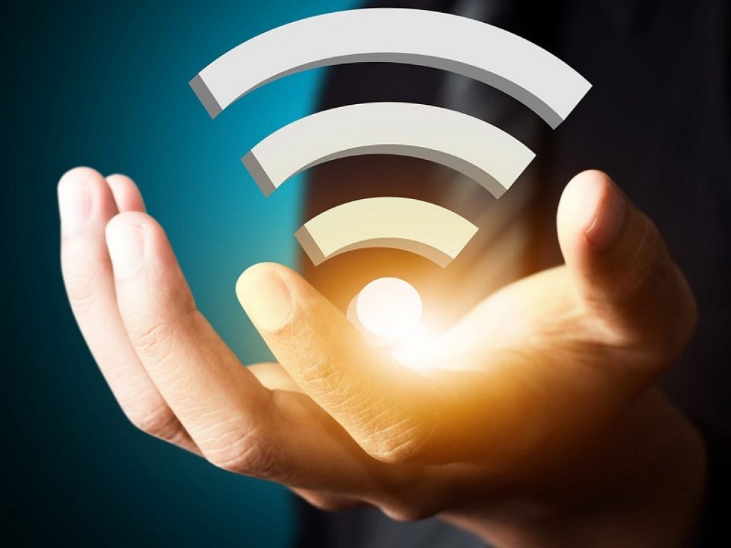 Usare un nome SSID unico e originale non basta a proteggere la rete Wi-Fi: dal Firewall alla VPN ecco le soluzioni contro gli attacchi informatici