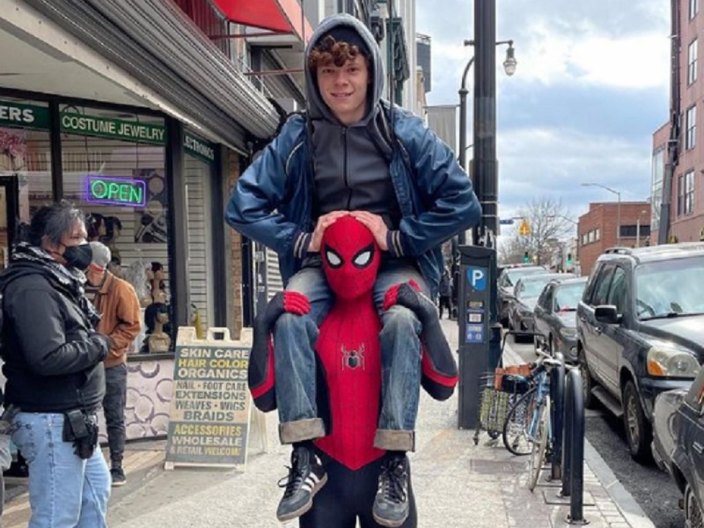 Spider-Man 3: Tom Holland con il fratello sul set