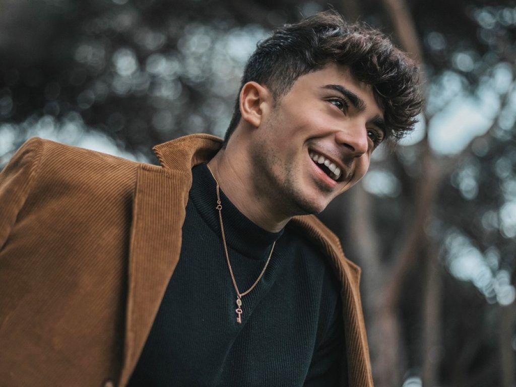 Vincenzo Cairo in radio con il singolo "Dimmi"