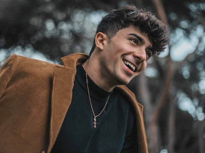 Vincenzo Cairo in radio con il singolo "Dimmi"