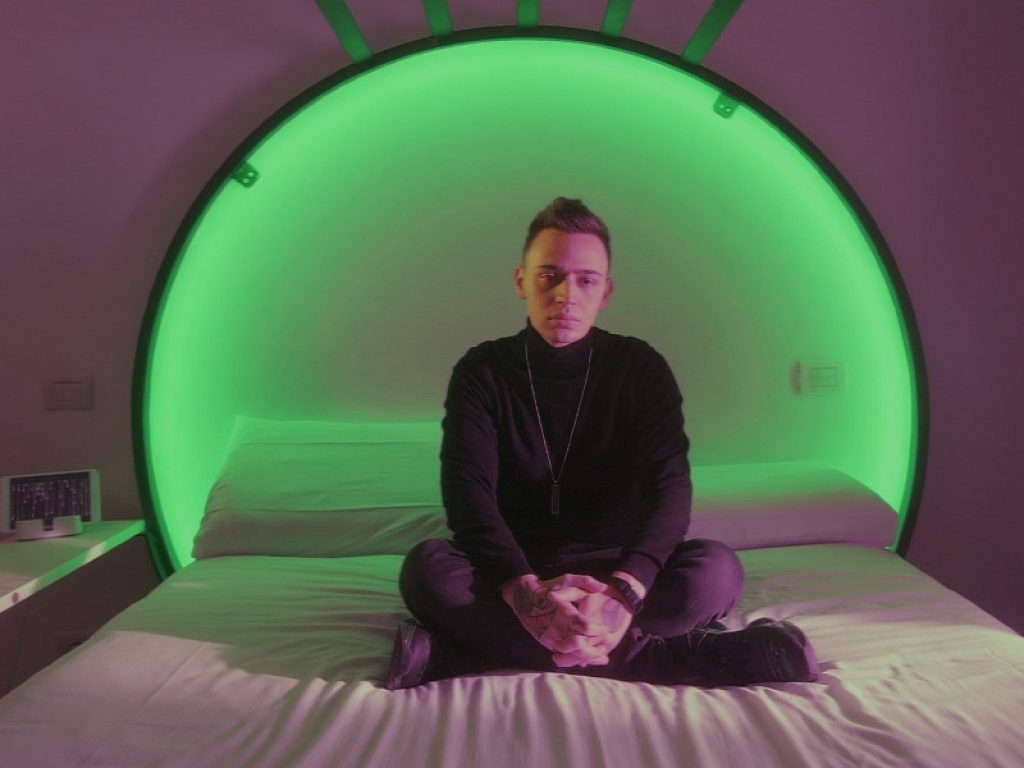 "Errore 404" è il nuovo videoclip di Akes