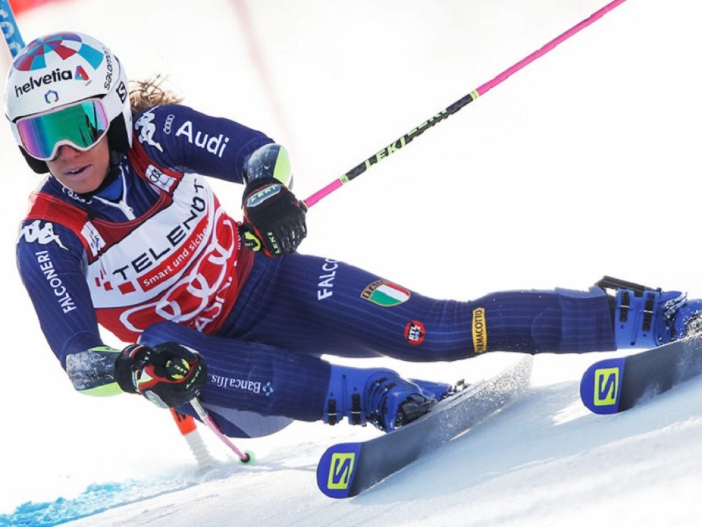 Marta Bassino impegnata nel gigante di sci