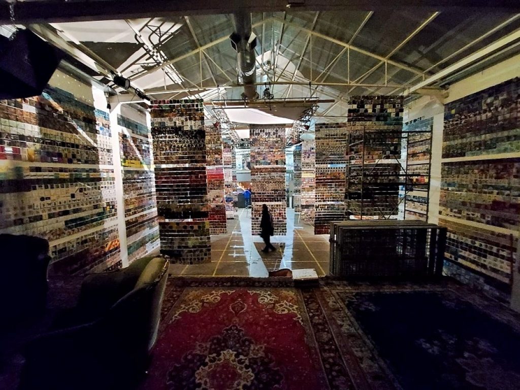 Interno di Atelier Montez che lancia Adotta un artista