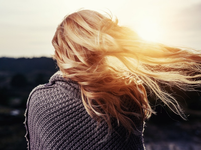 Vitamina C, Zinco e B8 contro la caduta dei capelli