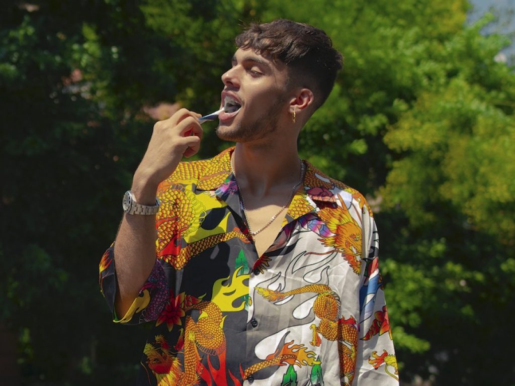 Il cantante Charles Muda, musica